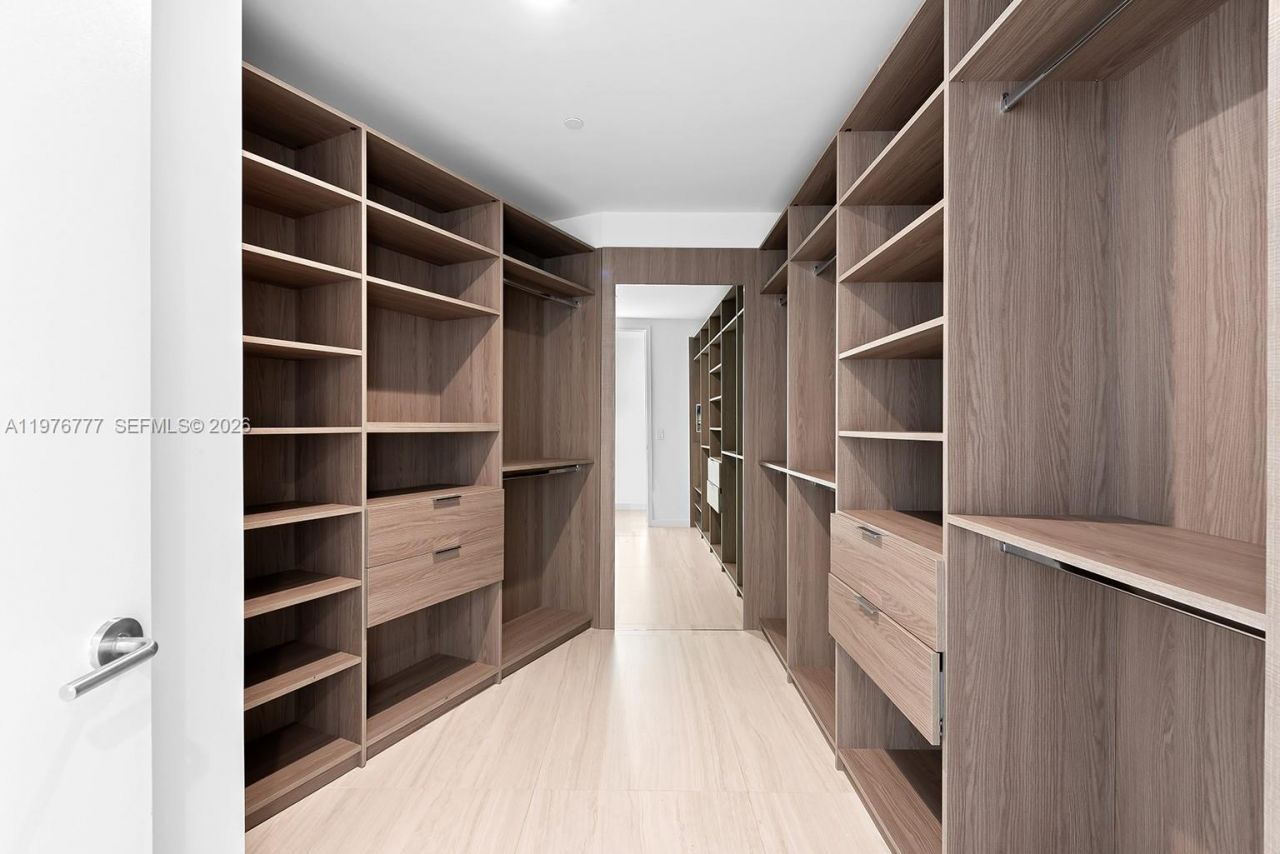 851 NE 1st Ave, Unit PH 5700, Miami, FL 33132 Photo