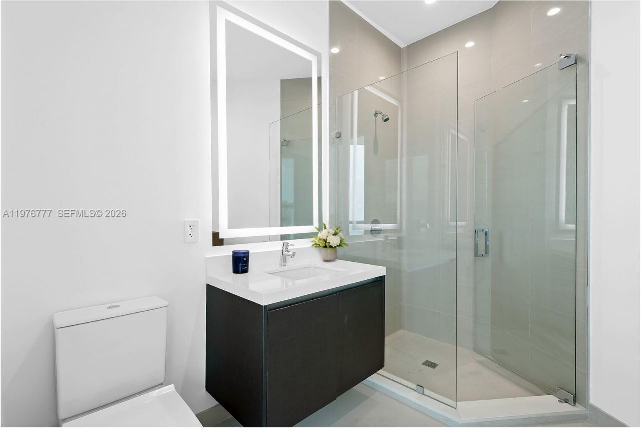 851 NE 1st Ave, Unit PH 5700, Miami, FL 33132 Photo