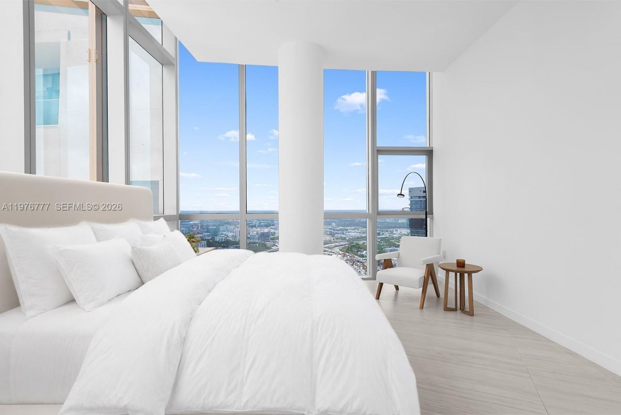851 NE 1st Ave, Unit PH 5700, Miami, FL 33132 Photo