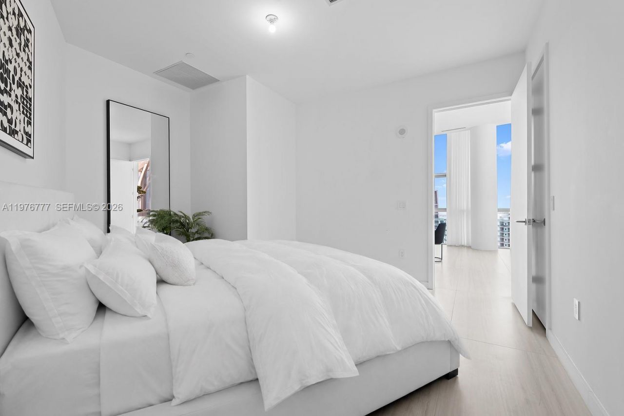 851 NE 1st Ave, Unit PH 5700, Miami, FL 33132 Photo