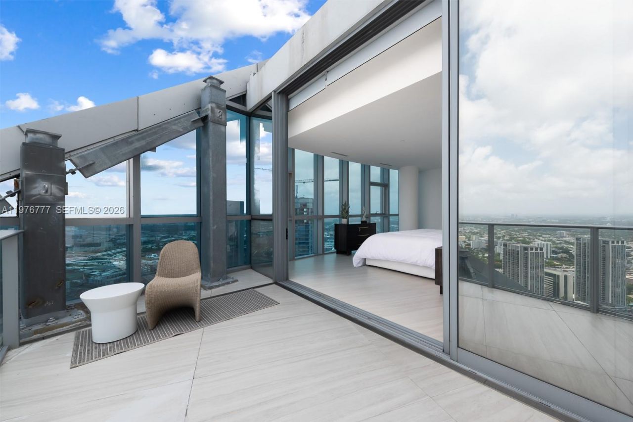 851 NE 1st Ave, Unit PH 5700, Miami, FL 33132 Photo