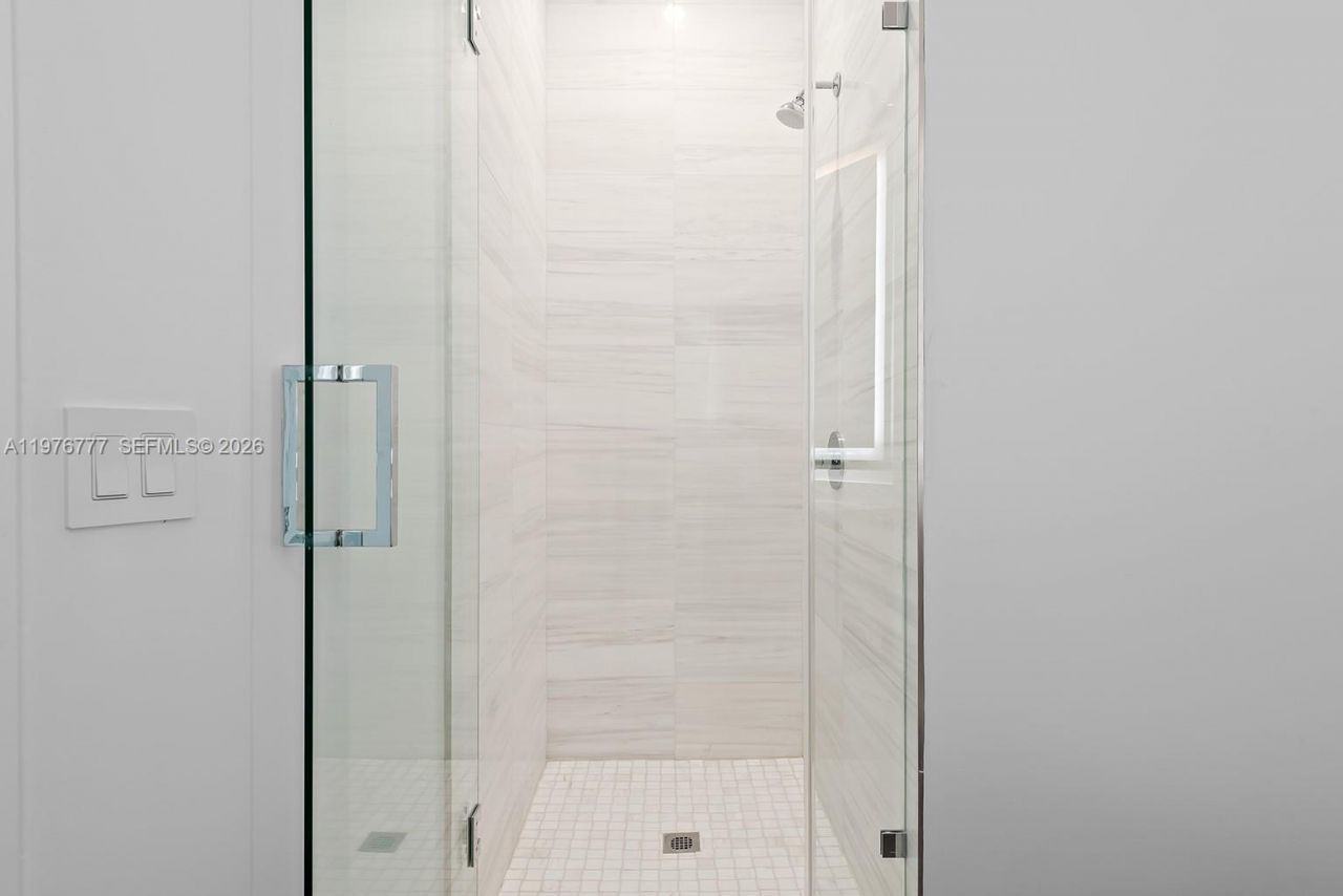 851 NE 1st Ave, Unit PH 5700, Miami, FL 33132 Photo