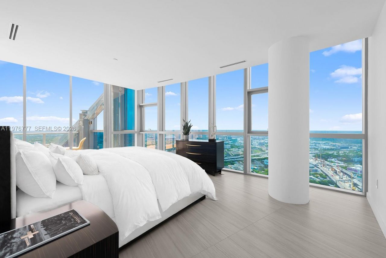 851 NE 1st Ave, Unit PH 5700, Miami, FL 33132 Photo