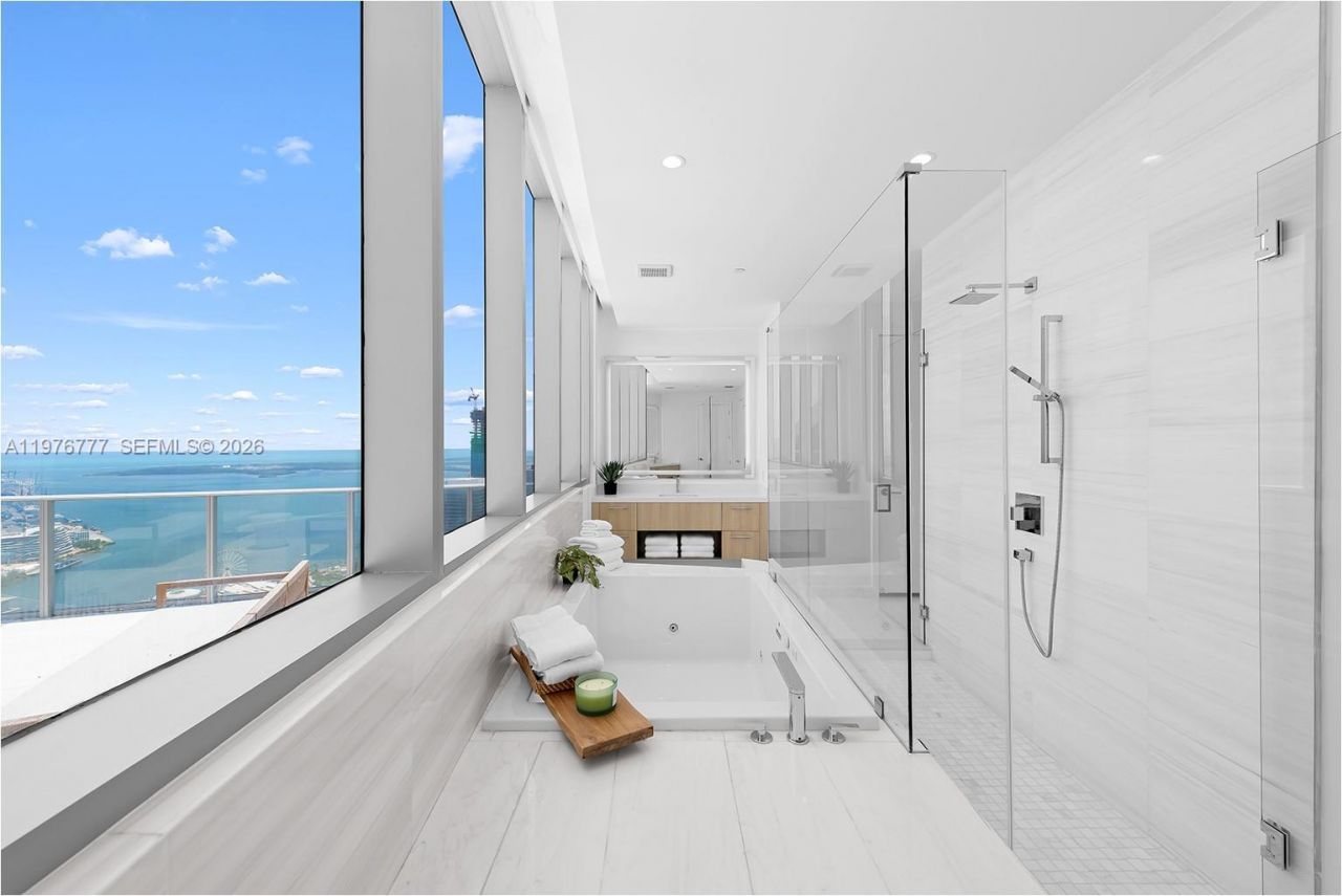 851 NE 1st Ave, Unit PH 5700, Miami, FL 33132 Photo