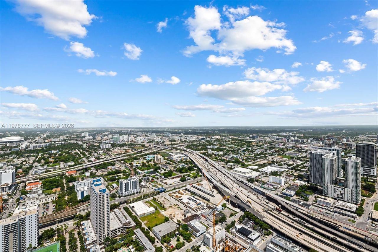 851 NE 1st Ave , Unit PH 5700, Miami, FL 33132 Photo