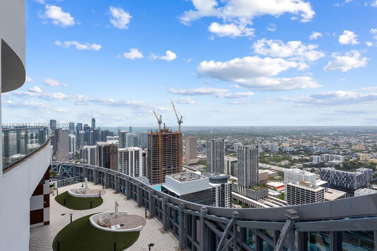 851 NE 1st Ave, Unit PH 5700, Miami, FL 33132 Photo