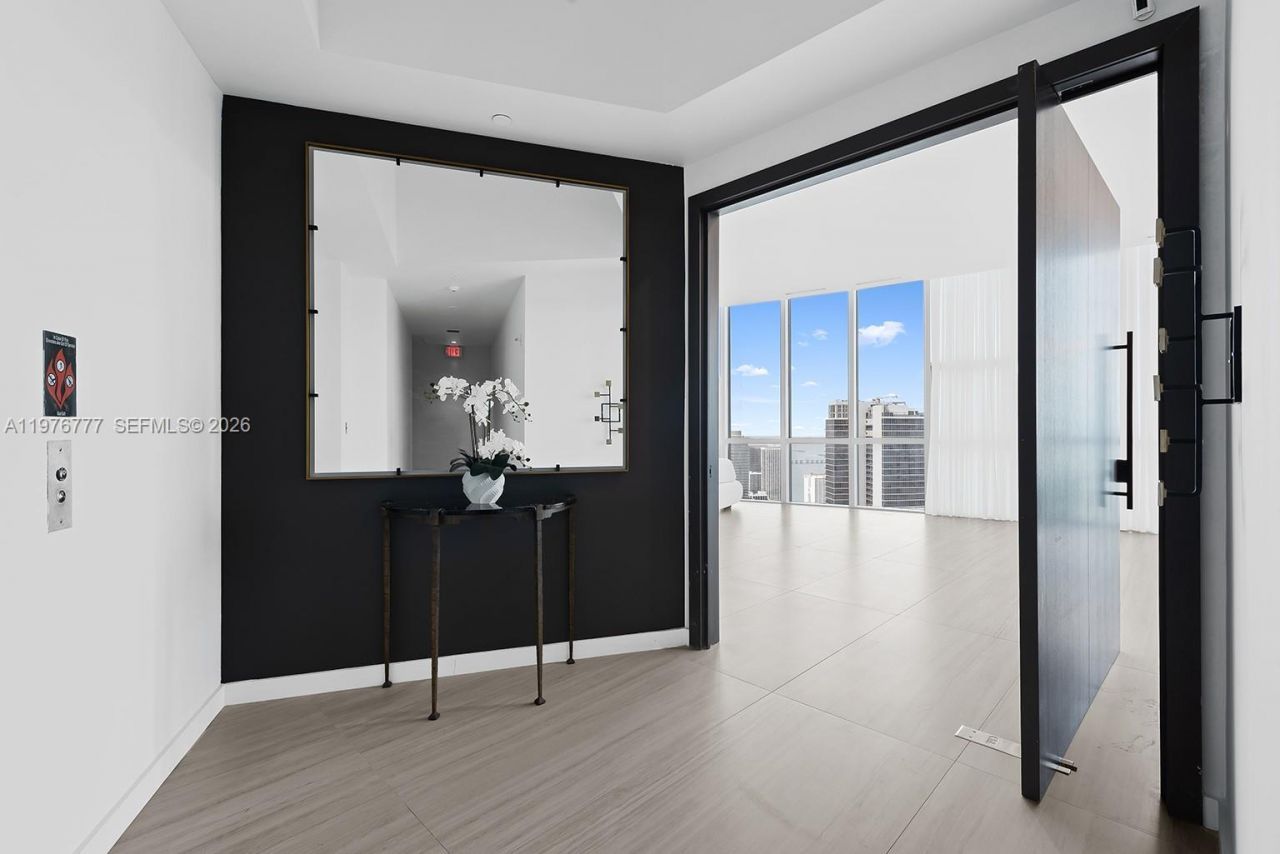 851 NE 1st Ave, Unit PH 5700, Miami, FL 33132 Photo