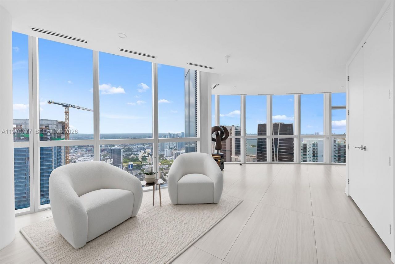 851 NE 1st Ave, Unit PH 5700, Miami, FL 33132 Photo
