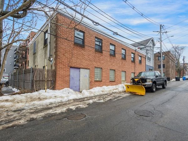 25-29 Spring St, Waltham, MA 02451