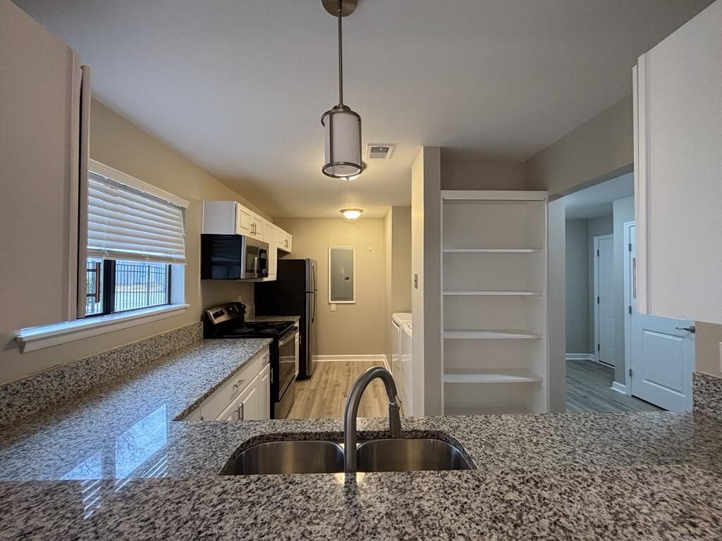 8483 Yadkin Circle Photo 5