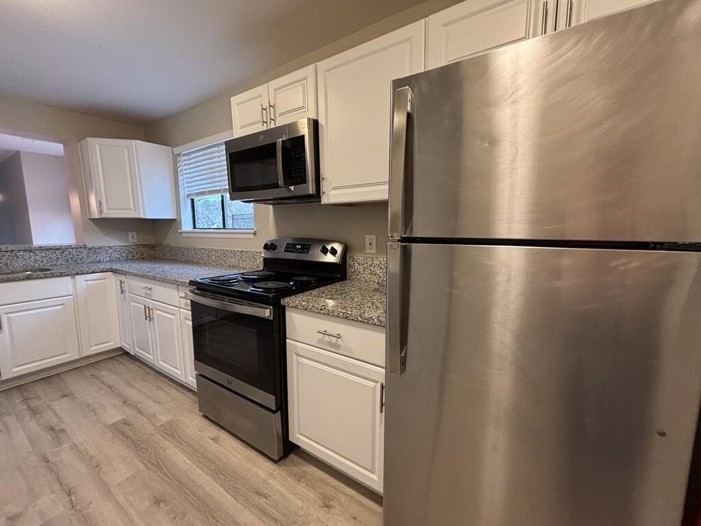 8483 Yadkin Circle Photo 7