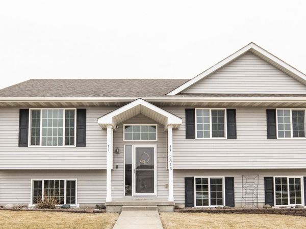 2315 Maplewood Drive, Granger, IA 50109