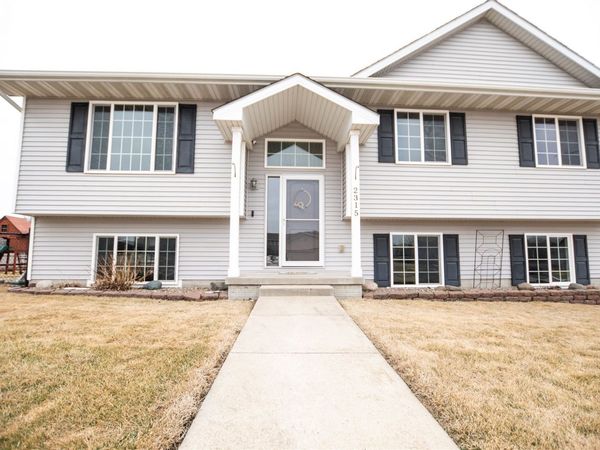 2315 Maplewood Drive, Granger, IA 50109