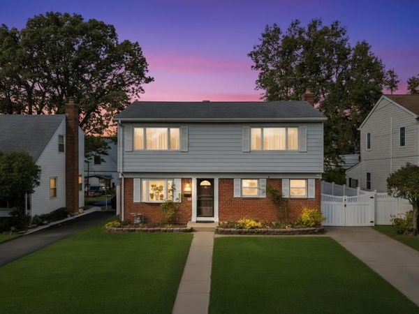 179 Sterling Road , Elmont, NY 11003