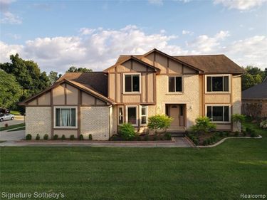 6710 WESTPOINTE Drive , Troy, MI 48085