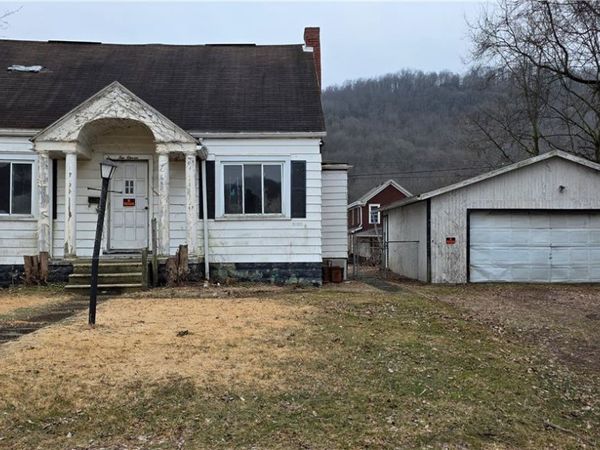1011 Grant Street, Newell, WV 26050