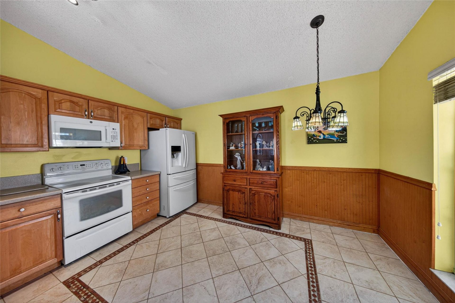 351 E Riverbend Drive, Sunrise, FL 33326 Photo