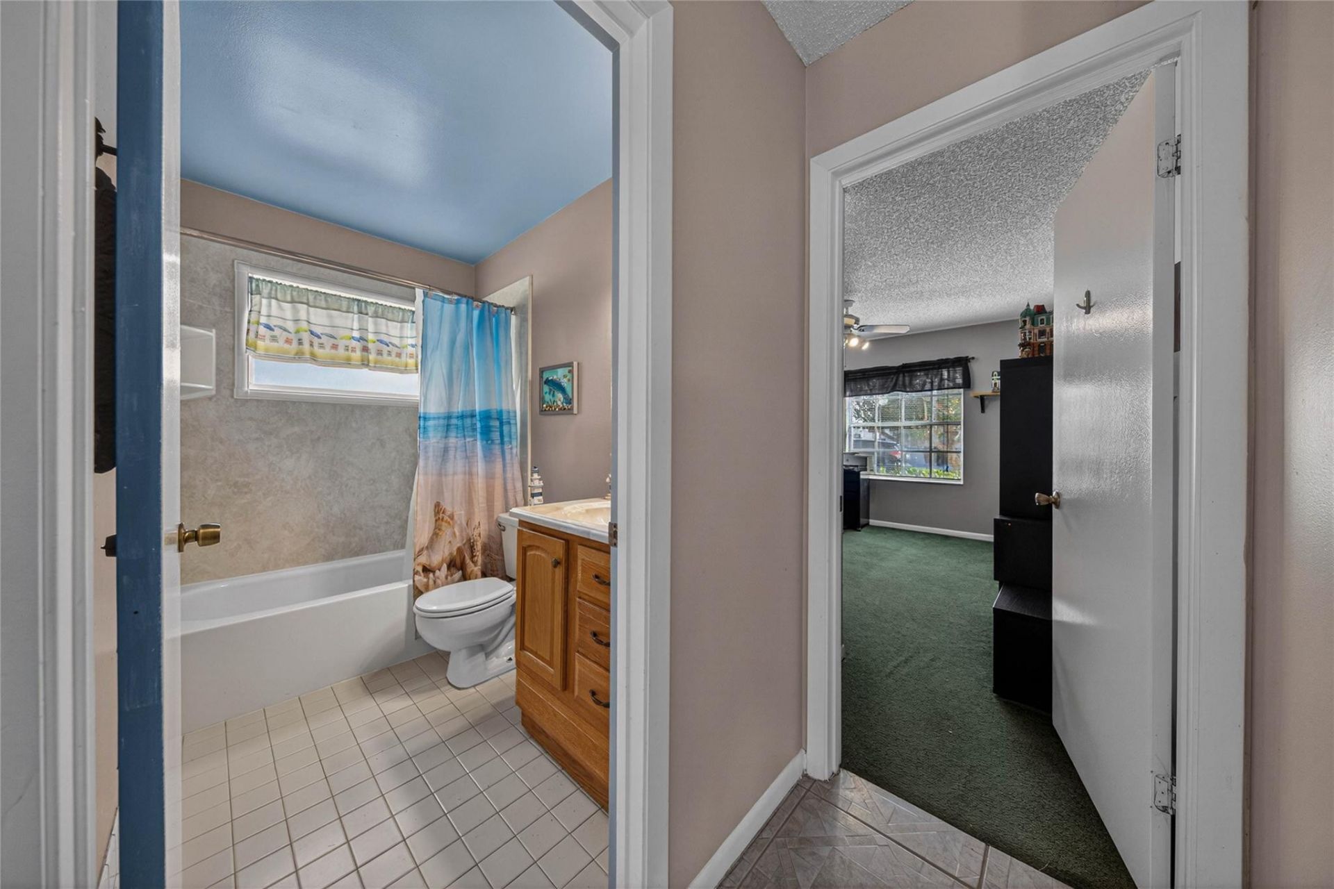 351 E Riverbend Drive, Sunrise, FL 33326 Photo