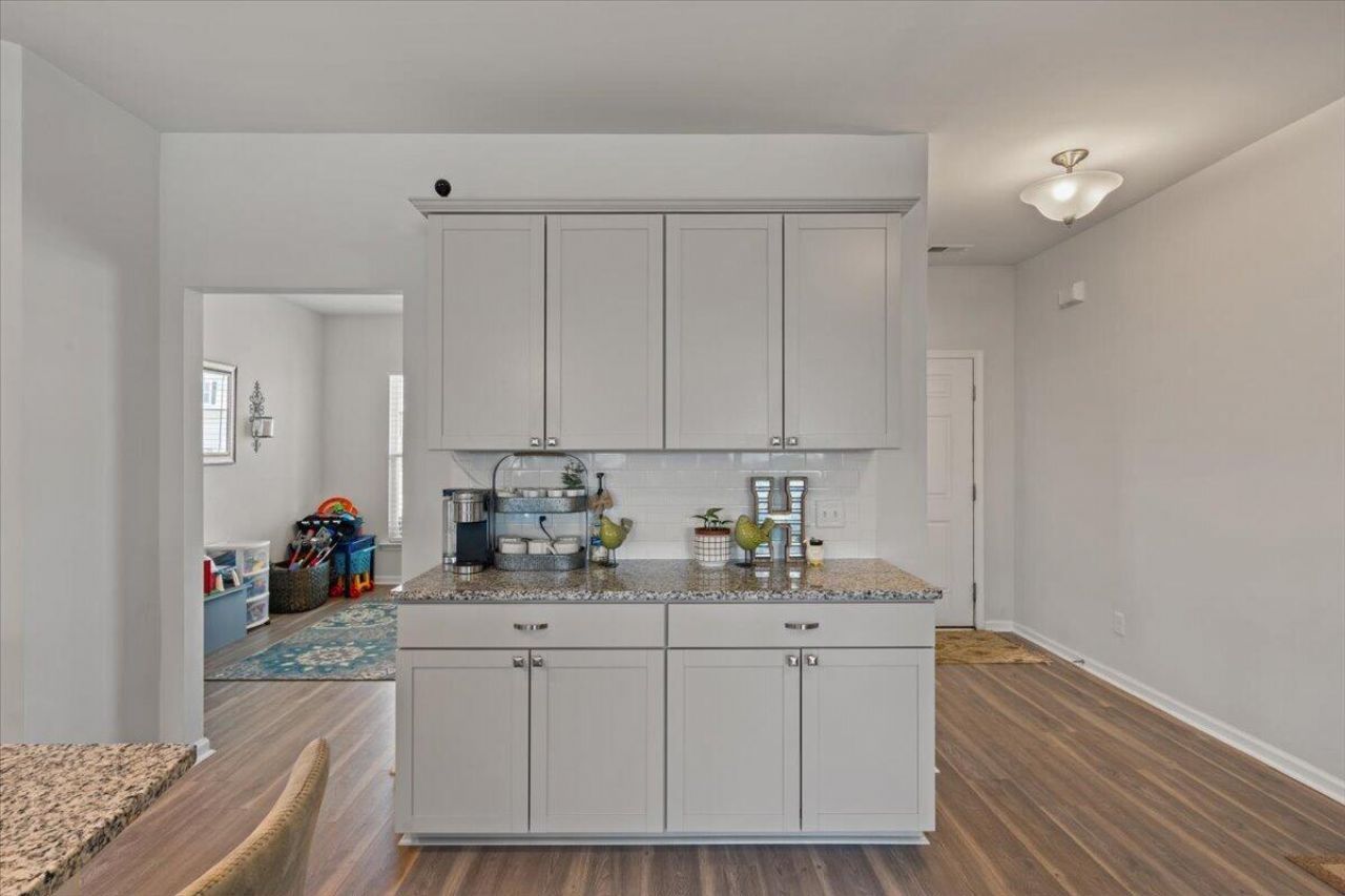 430 Ambrose Drive Photo 12