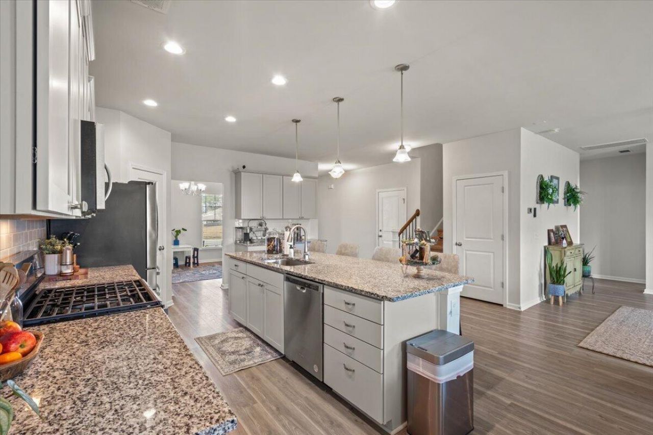 430 Ambrose Drive Photo 13