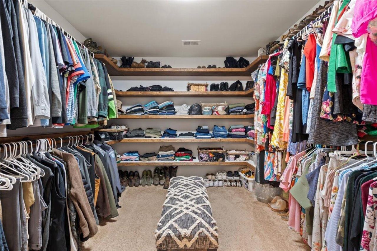 430 Ambrose Drive Photo 5