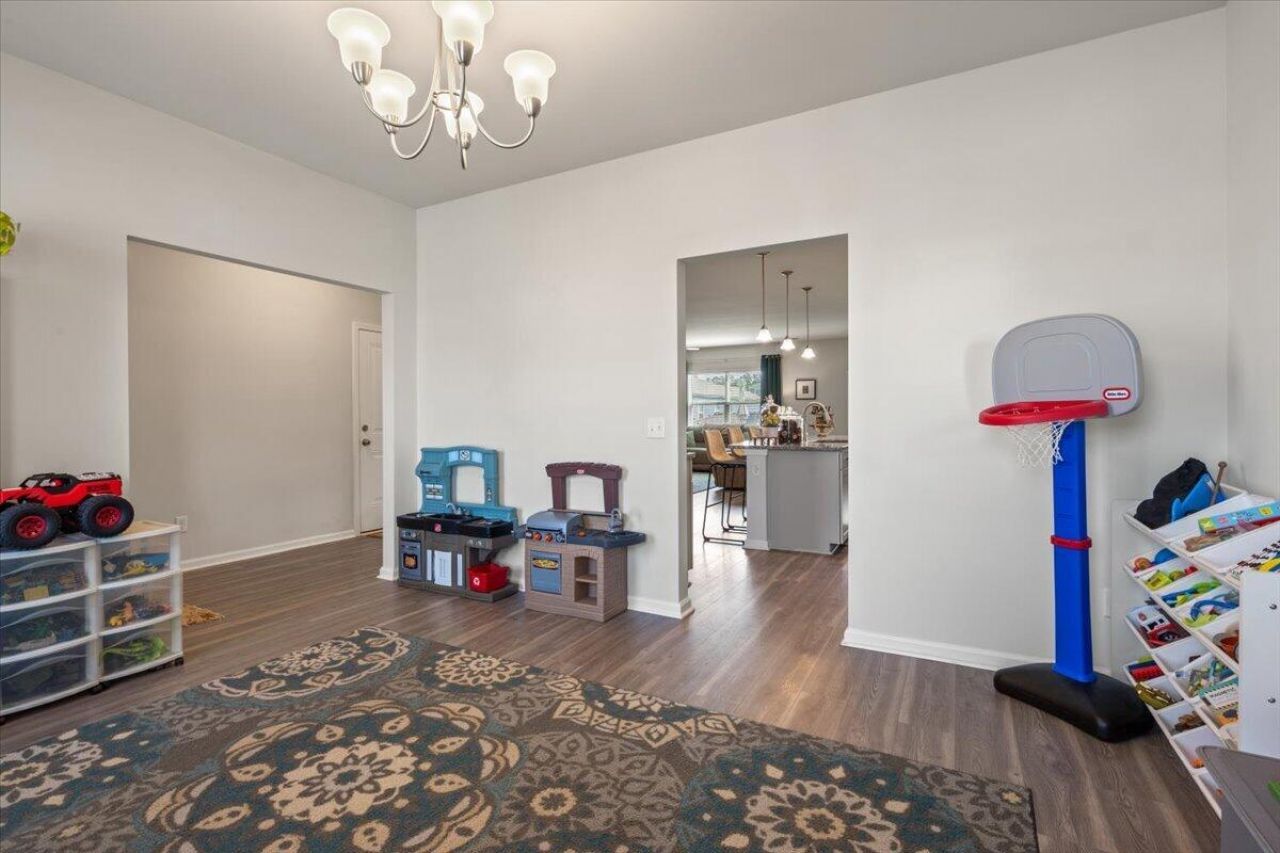 430 Ambrose Drive Photo 9