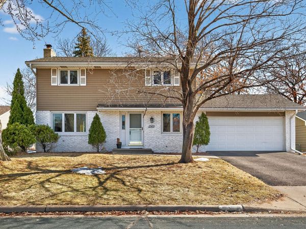 1365 Pinewood Drive, Woodbury, MN 55125