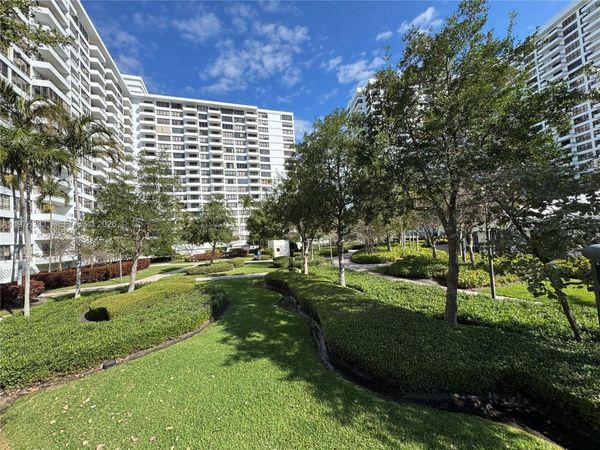 500 Three Islands Blvd , Unit M24, Hallandale Beach, FL 33009