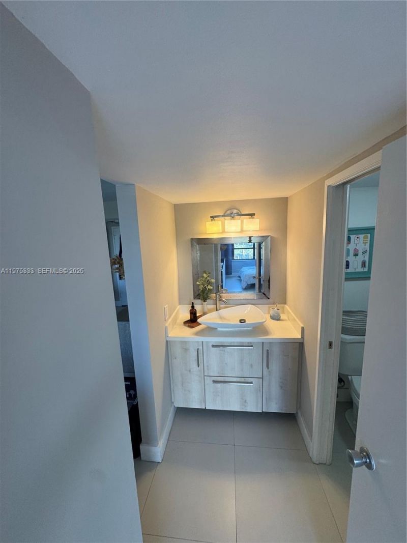 500 Three Islands Blvd , Unit M24, Hallandale Beach, FL 33009 Photo