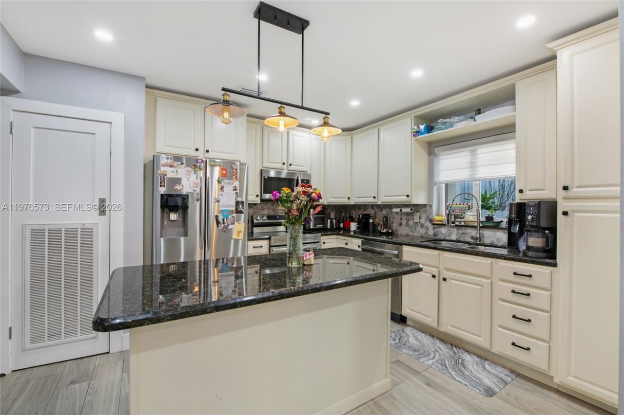 1620 SW 19th St , Unit 1620, Miami, FL 33145 Photo