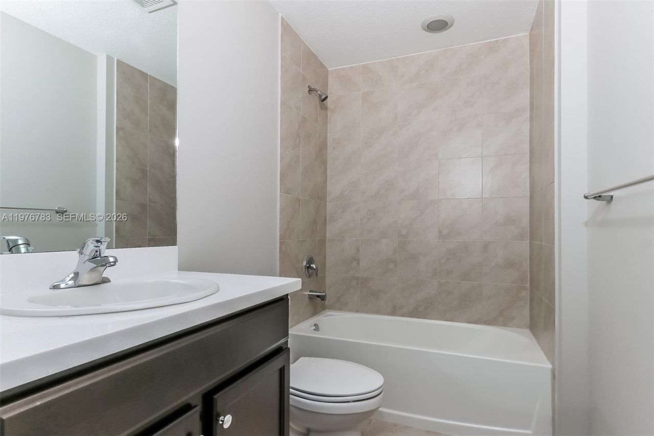 957 SE Caravan Ave , Port Saint Lucie, FL 34983 Photo