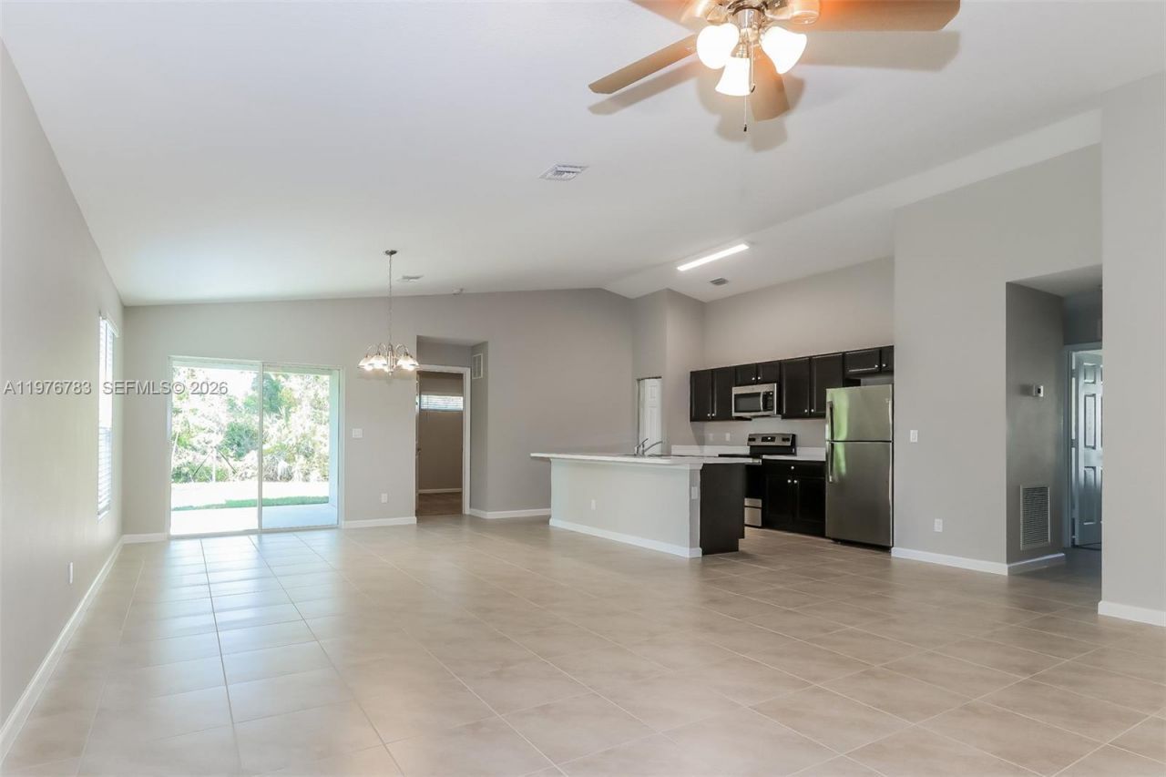 957 SE Caravan Ave , Port Saint Lucie, FL 34983 Photo