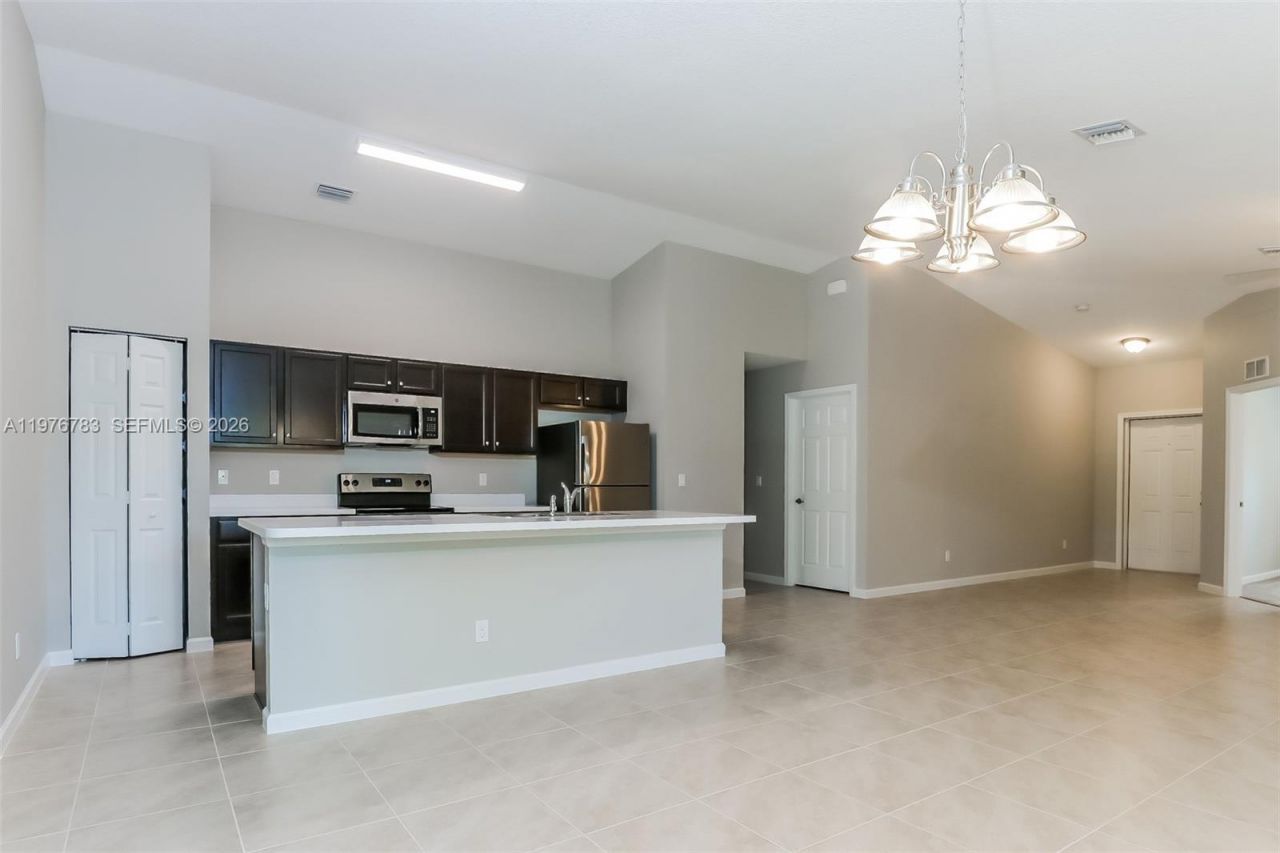 957 SE Caravan Ave , Port Saint Lucie, FL 34983 Photo