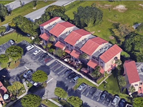 655 W Park Dr, Unit 6-12, Miami, FL 33172