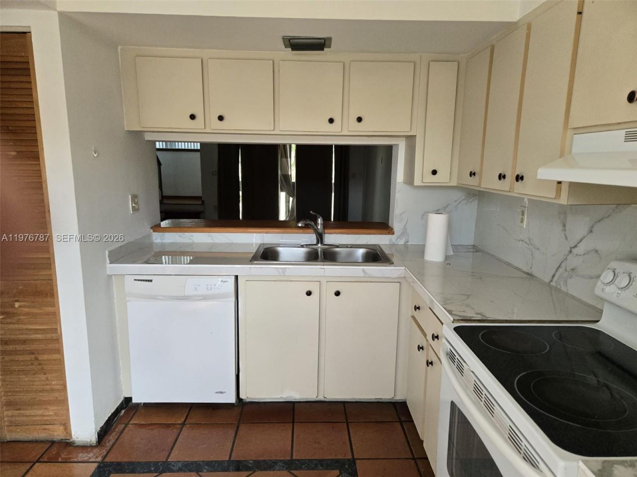 655 W Park Dr, Unit 6-12, Miami, FL 33172 Photo