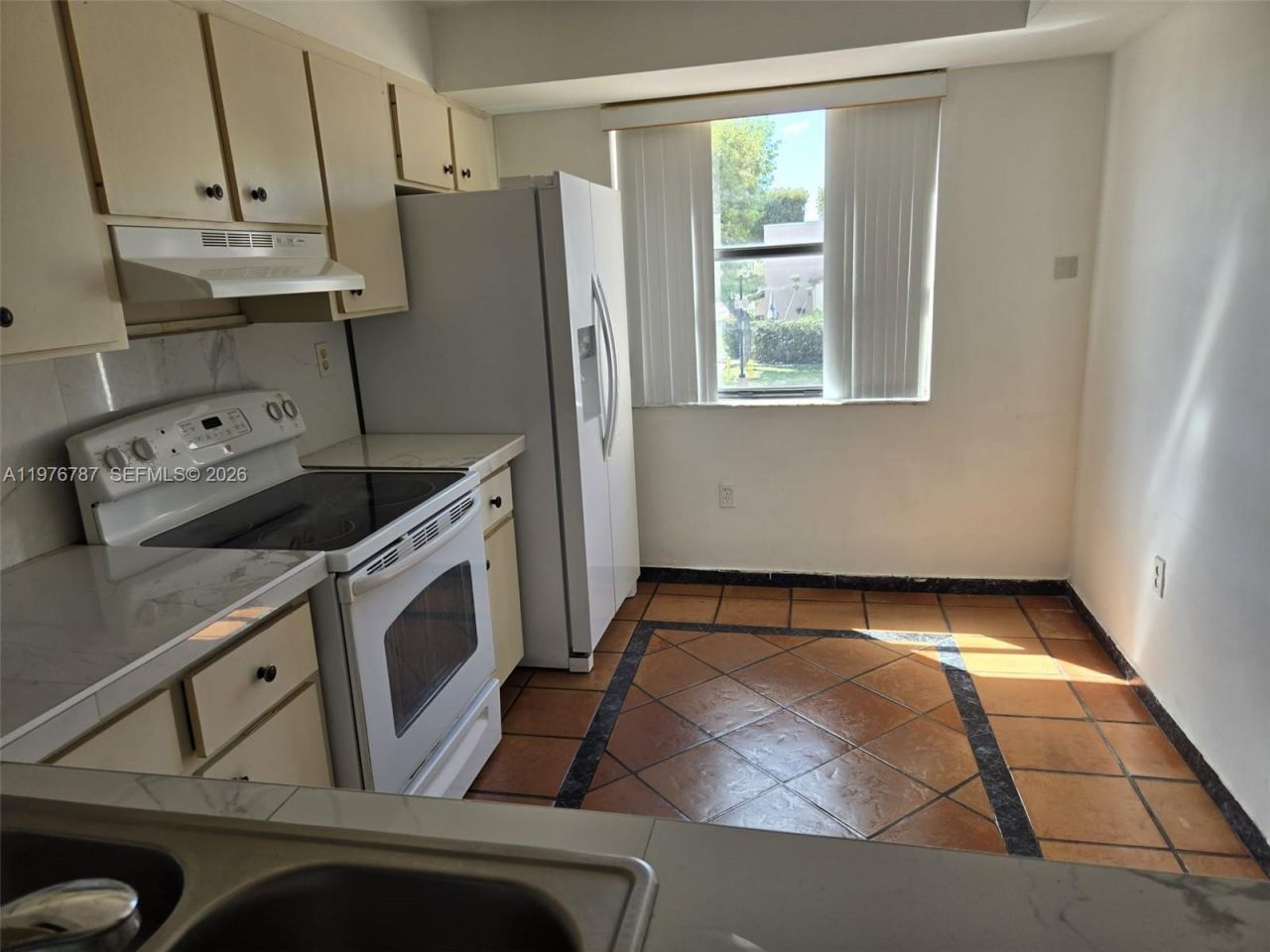 655 W Park Dr, Unit 6-12, Miami, FL 33172 Photo
