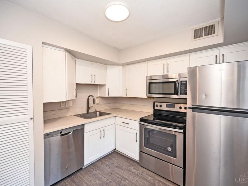 7752 Montgomery Road, Unit 29, Sycamore Township, OH 45236 Photo 12