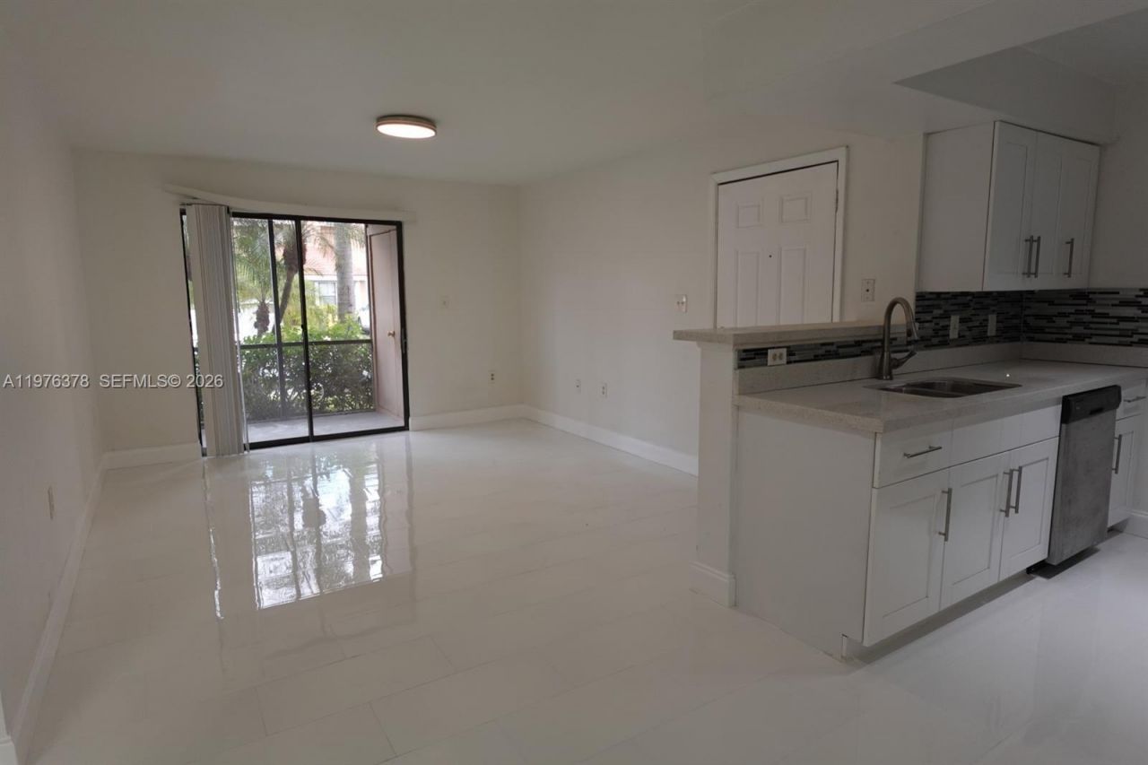 15560 SW 104th Ter, Unit 613, Miami, FL 33196 Photo