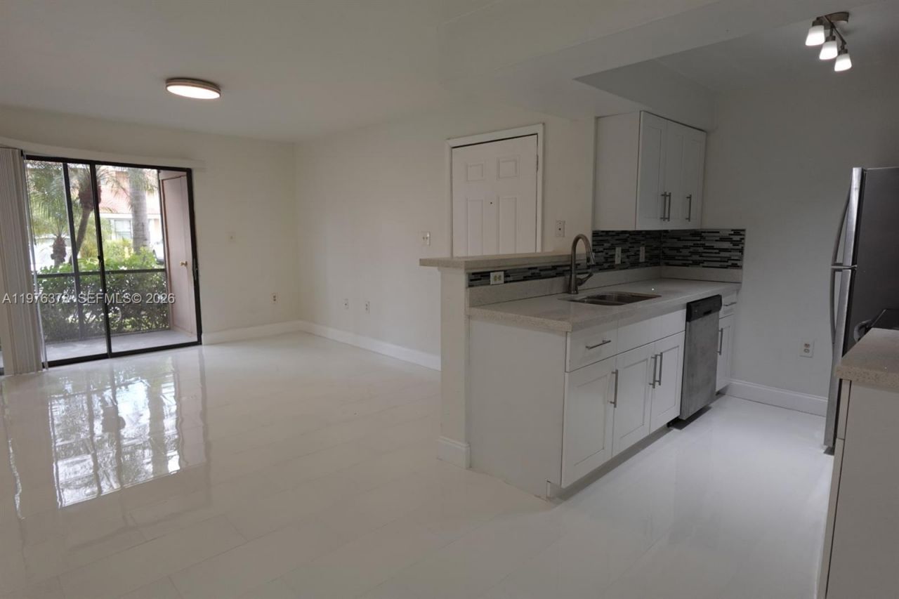 15560 SW 104th Ter, Unit 613, Miami, FL 33196 Photo