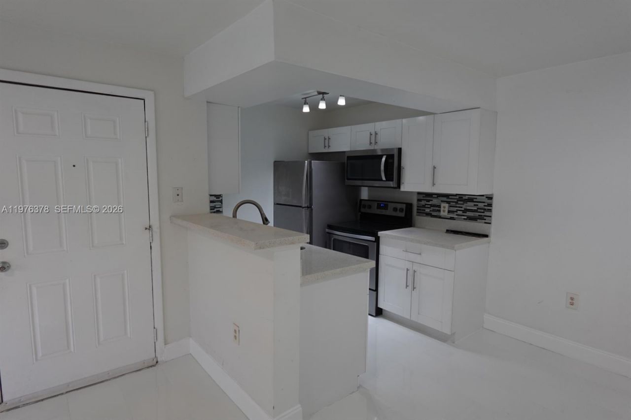 15560 SW 104th Ter, Unit 613, Miami, FL 33196 Photo