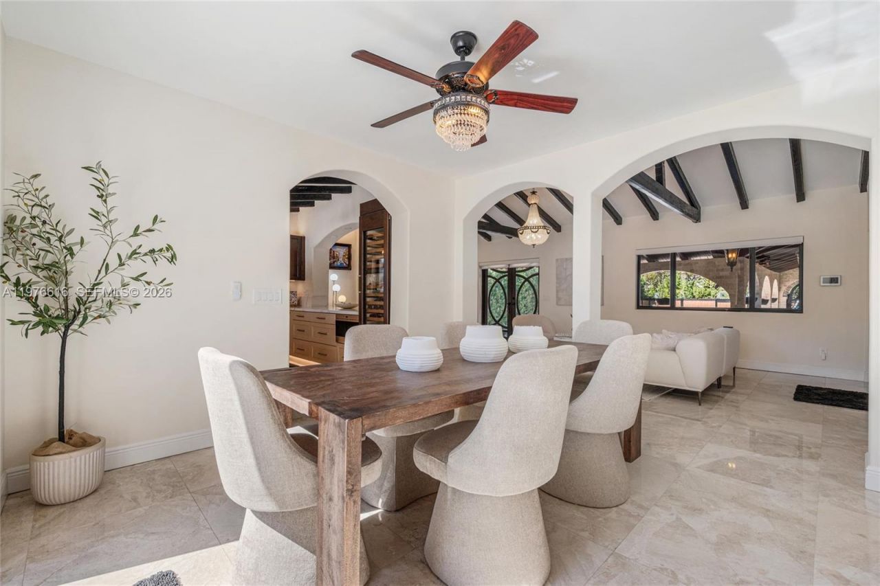 5135 Alton Rd, Miami Beach, FL 33140 Photo