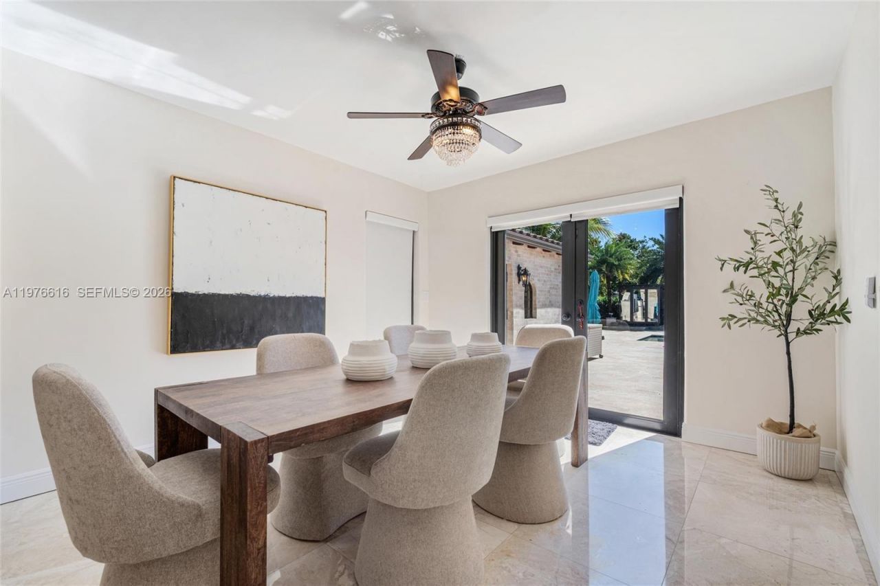 5135 Alton Rd, Miami Beach, FL 33140 Photo