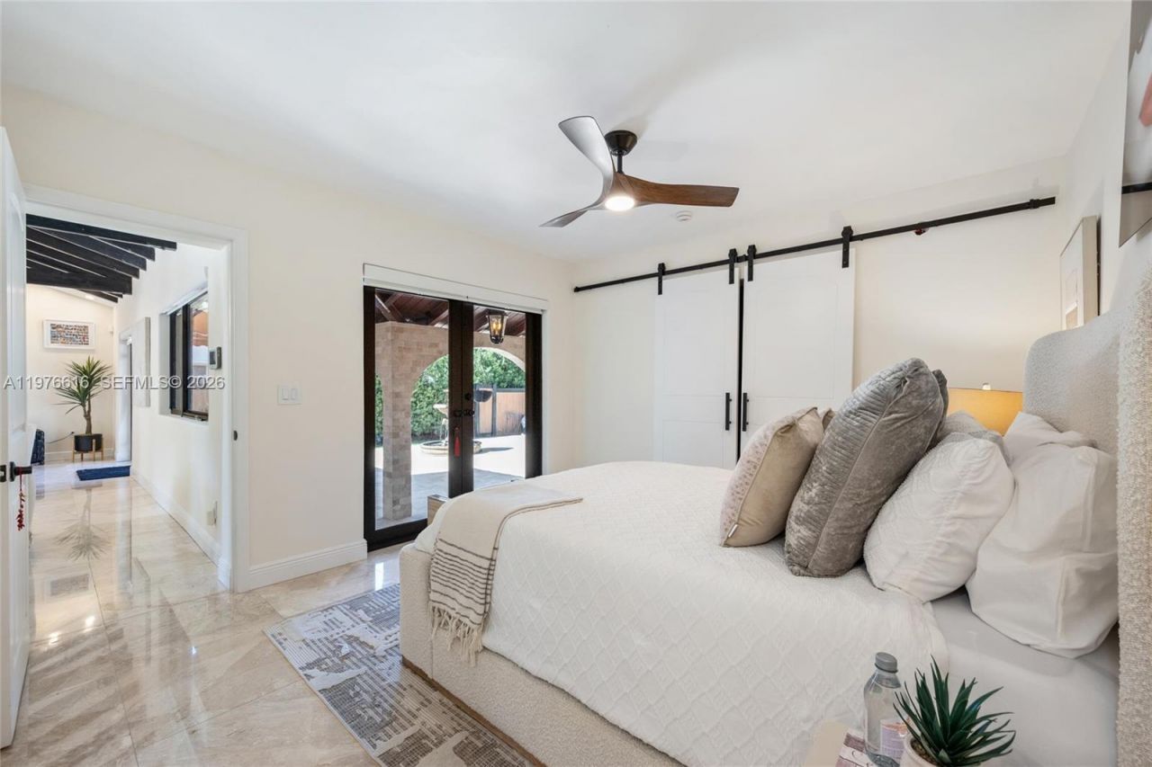 5135 Alton Rd, Miami Beach, FL 33140 Photo