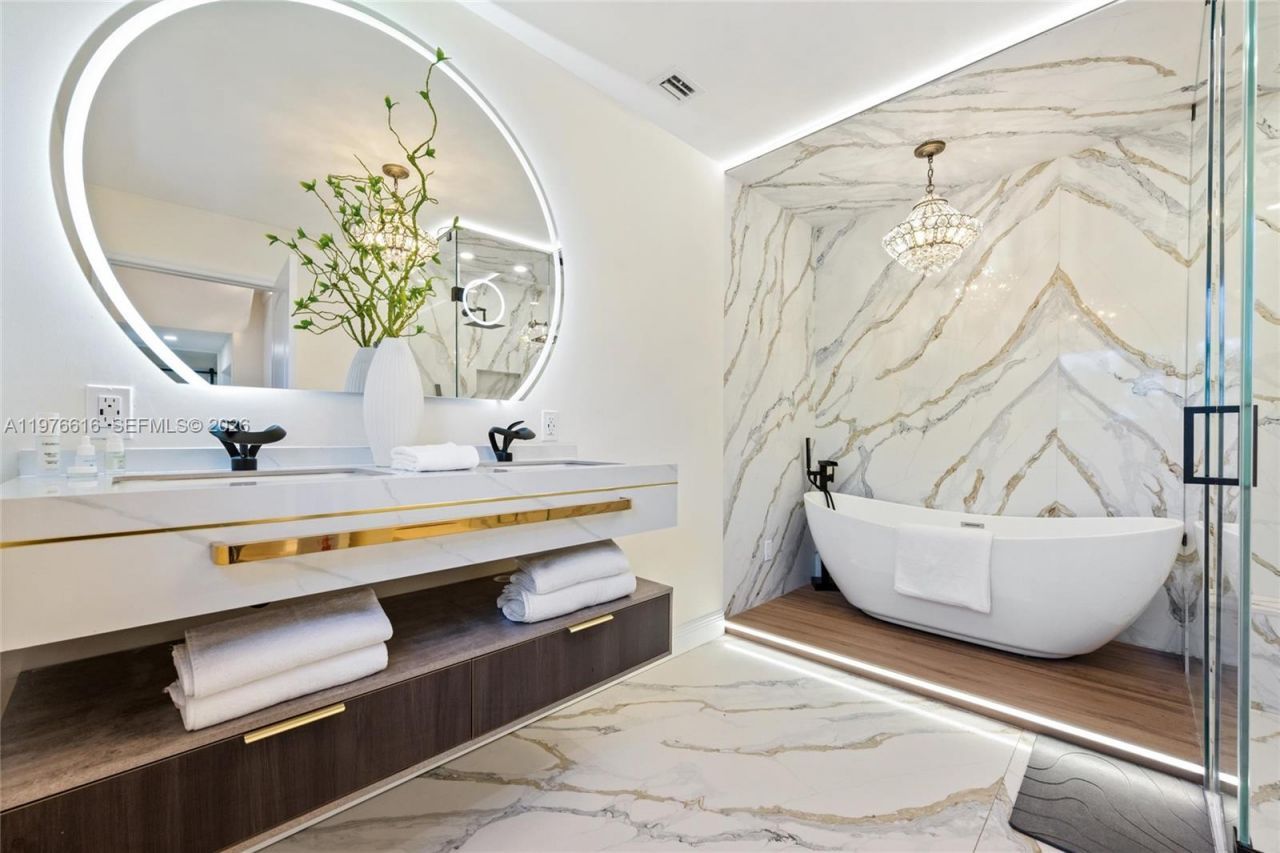 5135 Alton Rd, Miami Beach, FL 33140 Photo