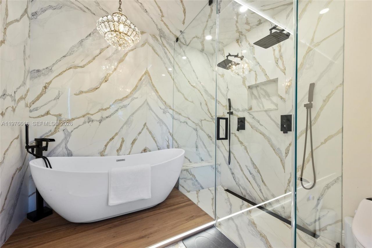 5135 Alton Rd, Miami Beach, FL 33140 Photo