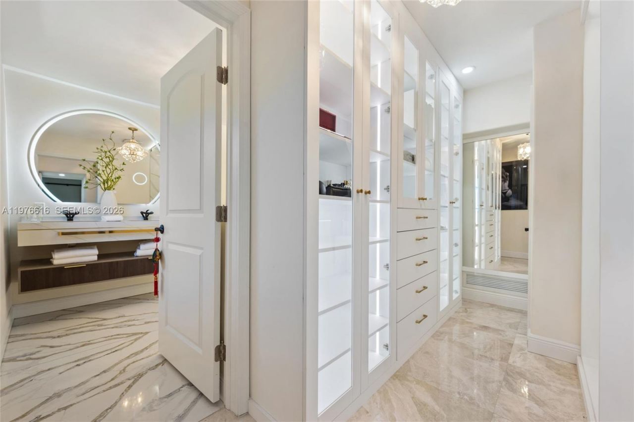 5135 Alton Rd, Miami Beach, FL 33140 Photo