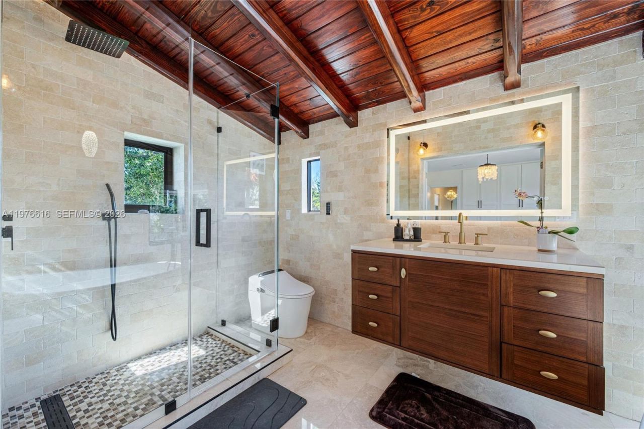 5135 Alton Rd, Miami Beach, FL 33140 Photo