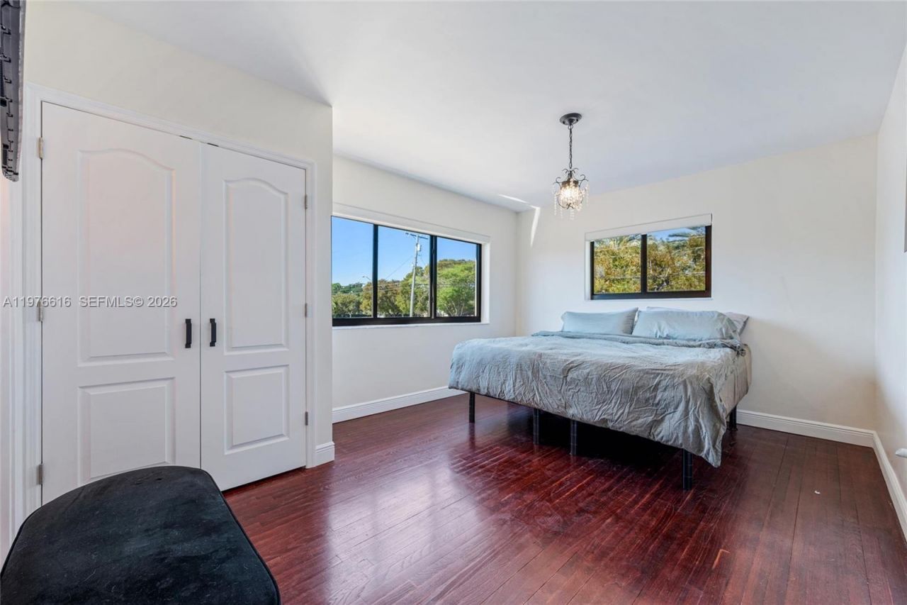 5135 Alton Rd, Miami Beach, FL 33140 Photo