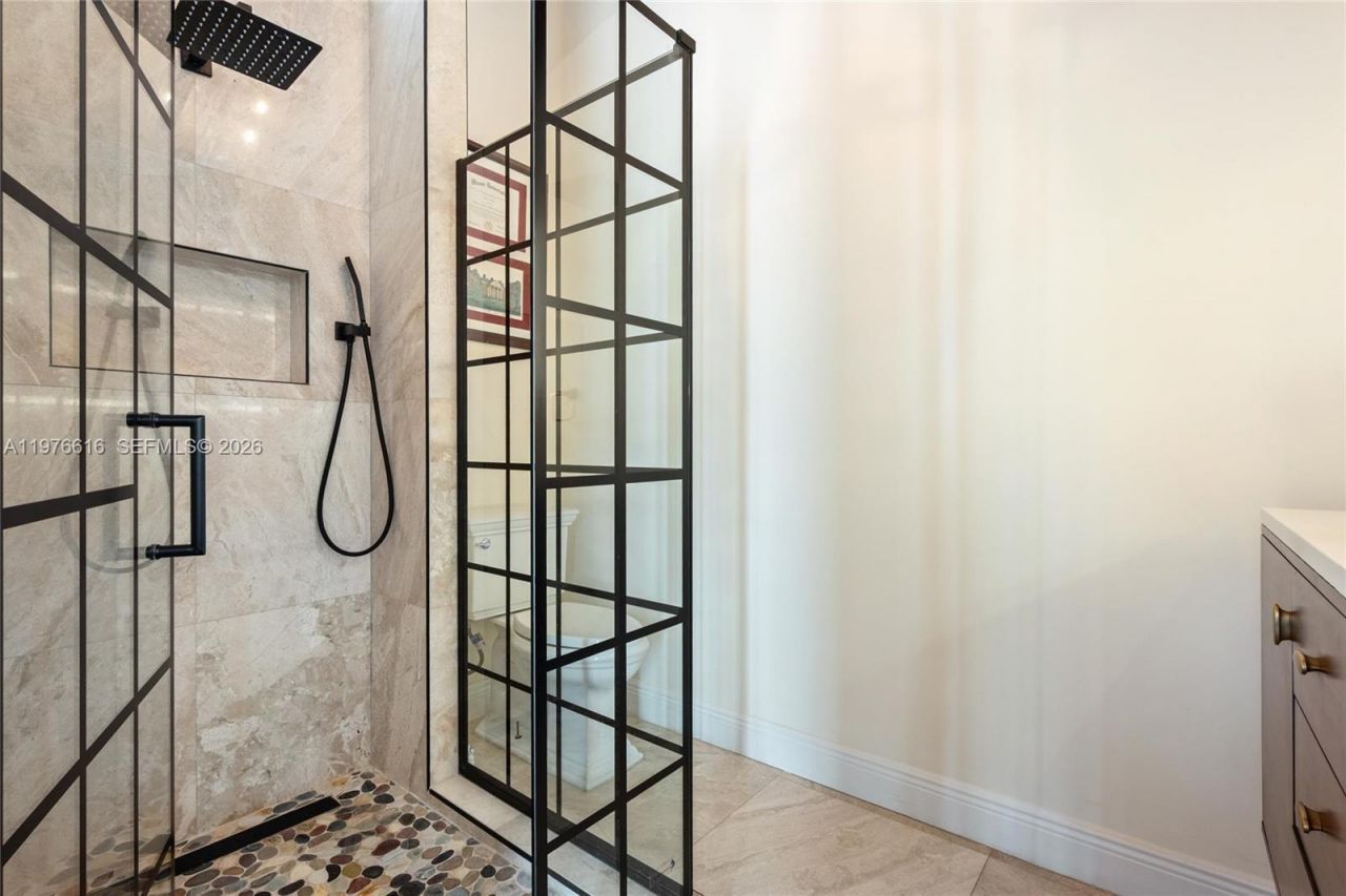 5135 Alton Rd, Miami Beach, FL 33140 Photo