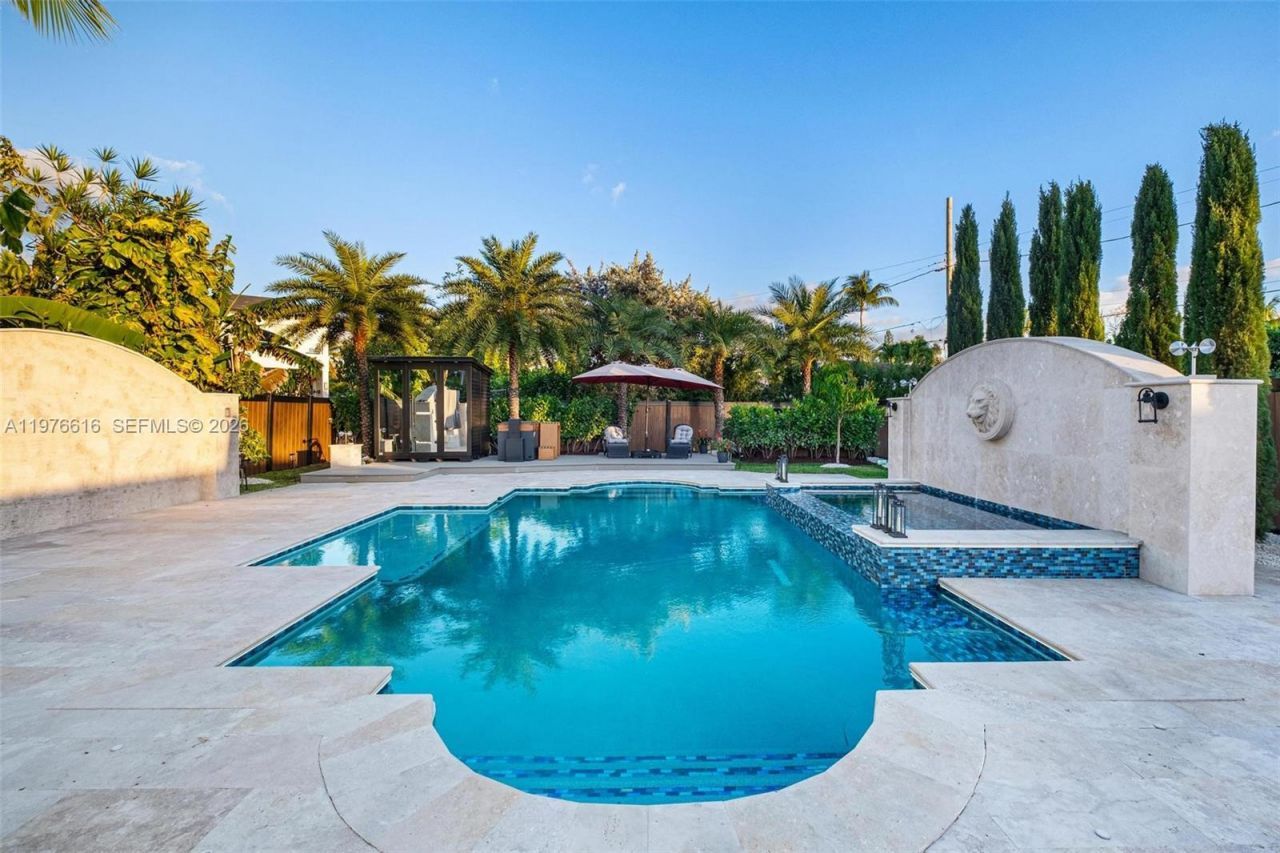 5135 Alton Rd, Miami Beach, FL 33140 Photo